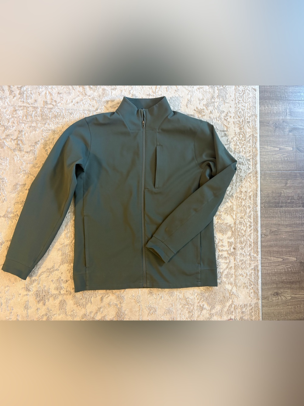 lululemon Men's Sojourn Olive Zip-Up Lightweight Jacket